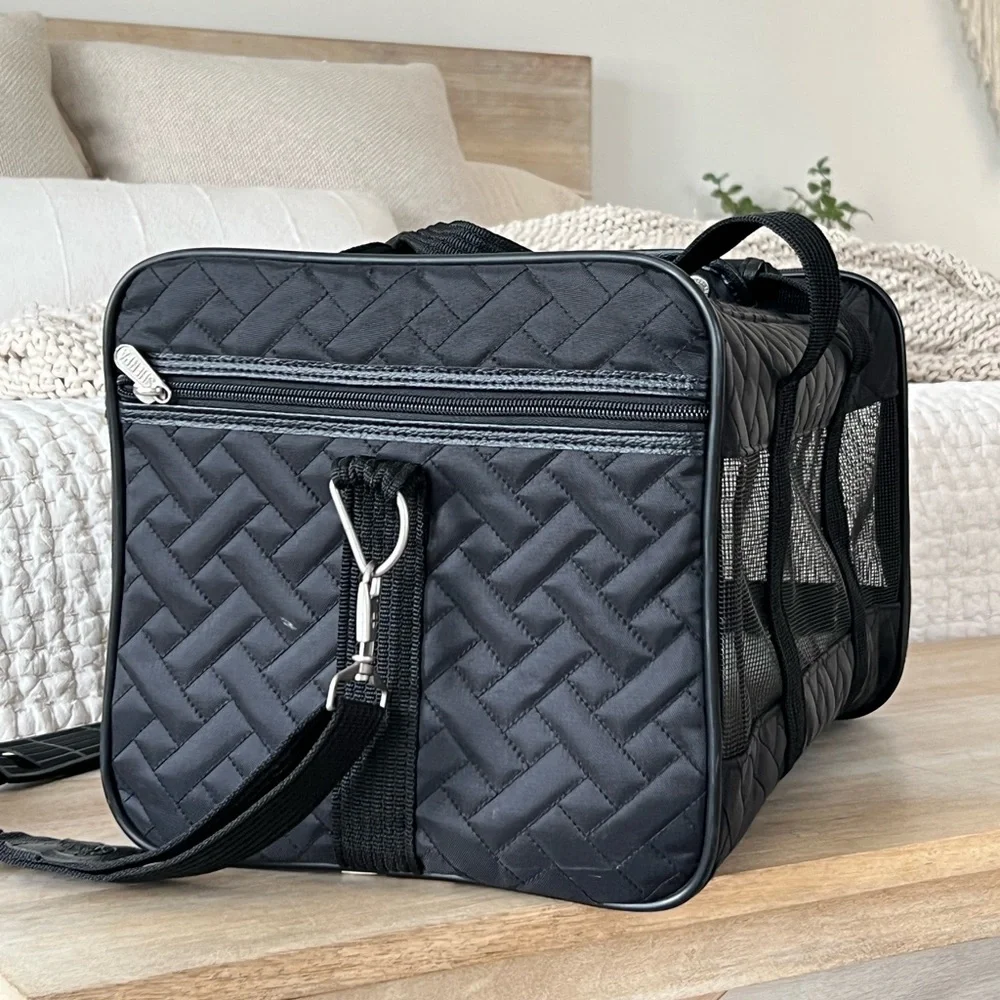 Dog travel carrier